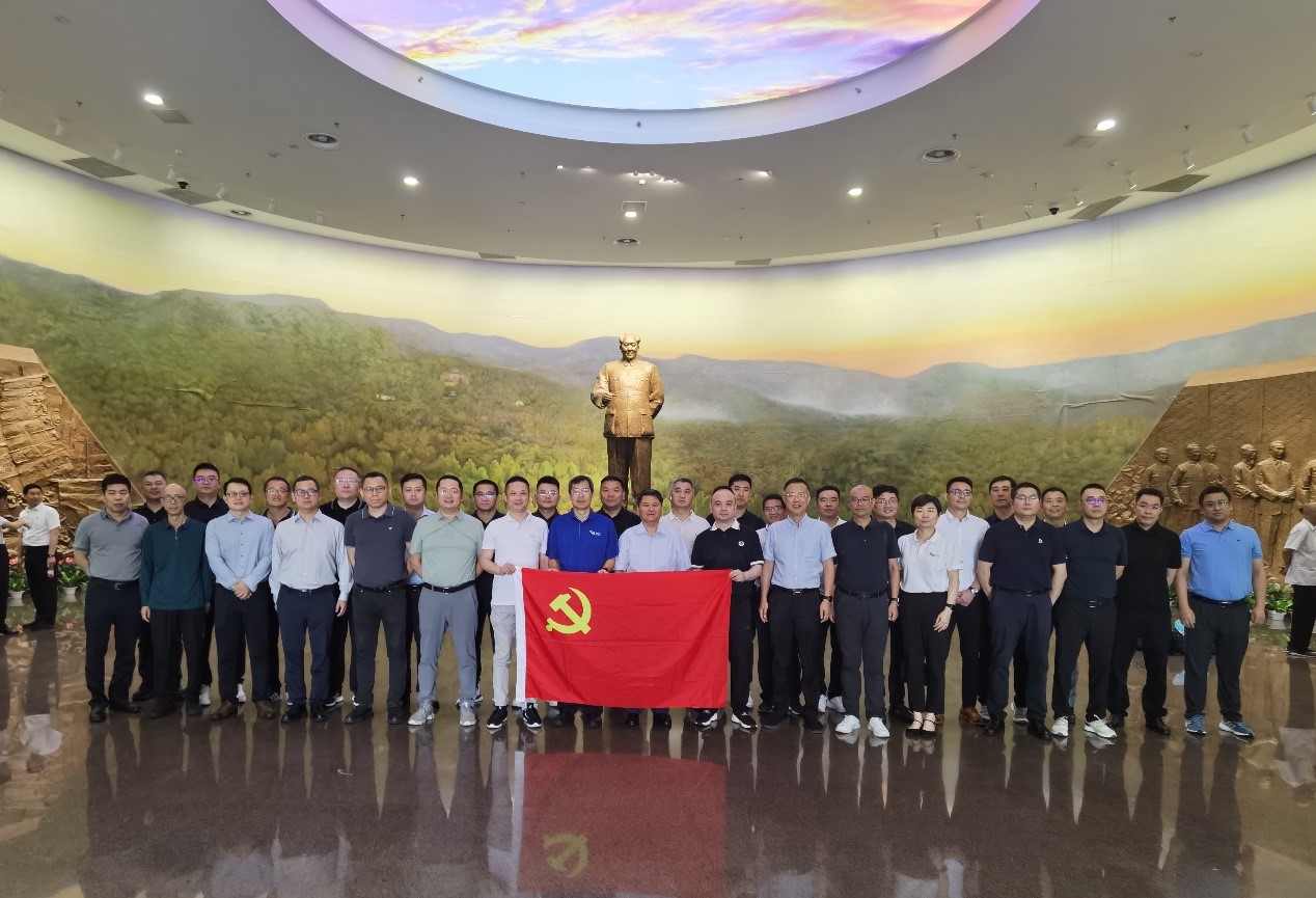 南宫娱乐控股党委组织高管职员旅行香山革命纪念馆